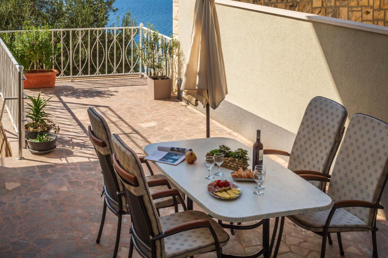Holiday House Almissa Omis Exterior photo