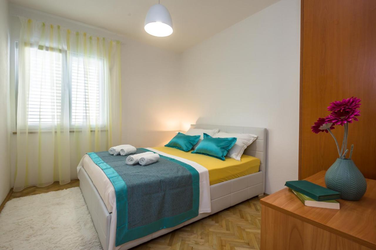 Holiday House Almissa Omis Exterior photo